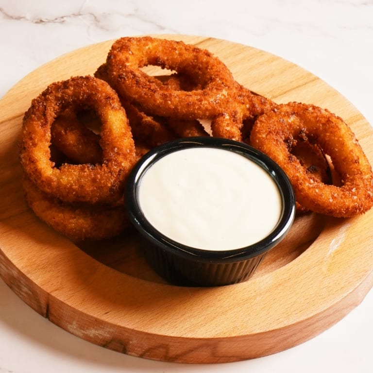Crunchy Onion Rings: A Tasty Side Option